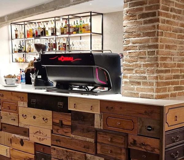 Máy pha cà phê uy tín La Cimbali M200 DT2 có thiết kế sang trọng