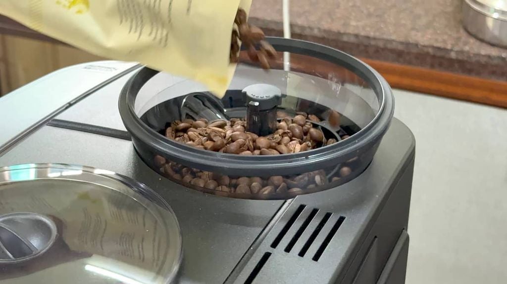 Ngăn chứa hạt máy pha cà phê áp suất cao TIS65621RW vero barista 600