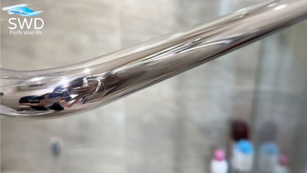 Nước đun sôi để nguội liệu có thực sự an toàn tuyệt đối? Khám phá rủi ro tiềm ẩn và giải pháp nước uống trực tiếp tại mọi vòi từ hệ thống Lọc tổng tinh khiết Dòng R của SWD.