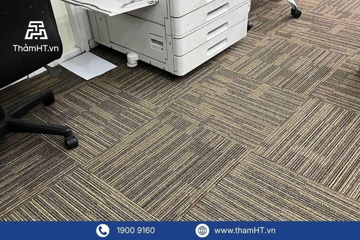 Nên Chọn Sàn Nhựa Giả Gỗ Hay Thảm Trải Sàn Văn Phòng? Phân Tích Mới Nhất Từ Chuyên Gia 2026