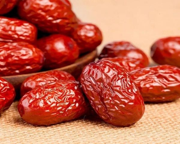 BÀ BẦU ĂN TÁO ĐỎ ĐƯỢC KHÔNG - 8 LỢI ÍCH BẤT NGỜ