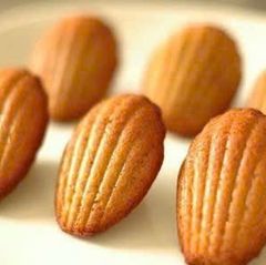 Bánh sò madeleine trà xanh