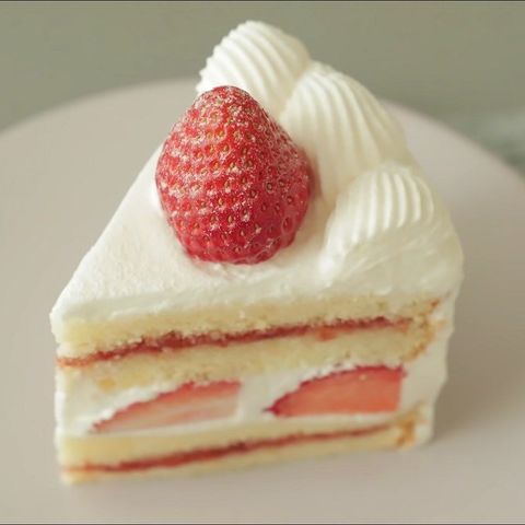 Bánh kem kẹp dâu