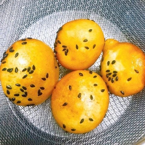 Bánh khoai lang chiên phồng