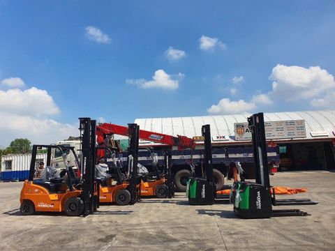 Mua Xe Nâng Mới Chính Hãng – Giải Pháp Đầu Tư Hiệu Quả & Lâu Dài Cho Doanh Nghiệp