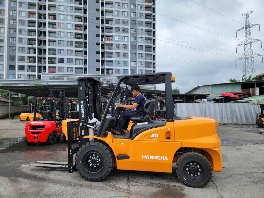 Tốc độ tối đa của xe nâng & nguyên tắc lái xe an toàn