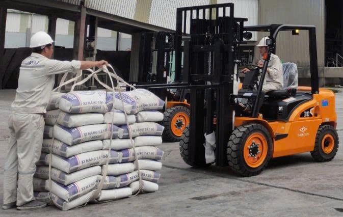 Xe Nâng Xi Măng – Hướng Dẫn Chọn & Báo Giá 2026