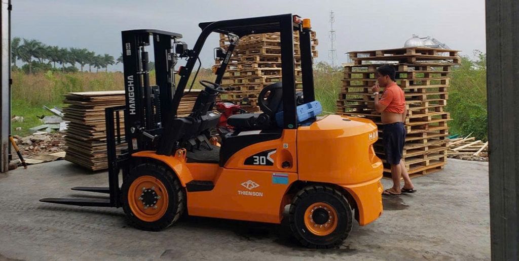 Xe Nâng Sử Dụng Cho Ngành Gỗ Ván Ép