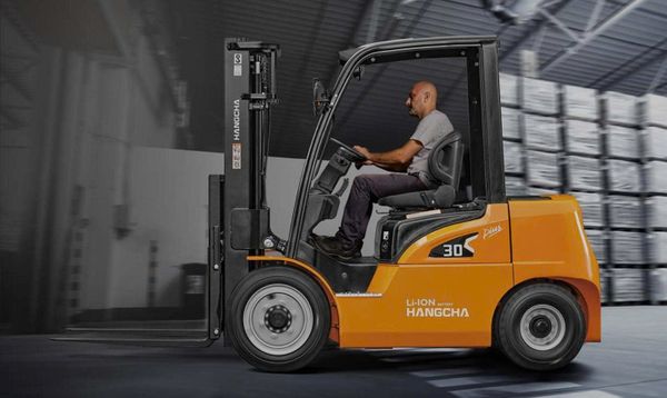 Xe nâng HANGCHA tại Âu Mỹ & Việt Nam – Phân tích chuyên sâu