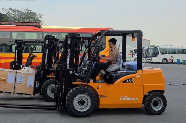 Xe Nâng Điện Lithium 4.5 Tấn Hangcha CPD45-XEY2-SI Giá Tốt, Bảo hành 6 năm