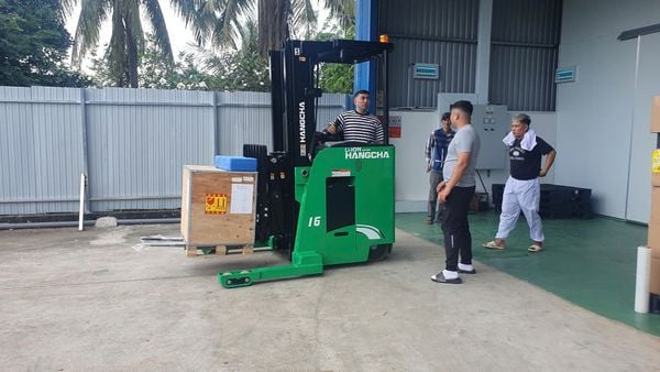 Xe Nâng Điện Lithium Reach Truck Double Deep 1.6 Tấn Đứng Lái Hangcha Khỏe