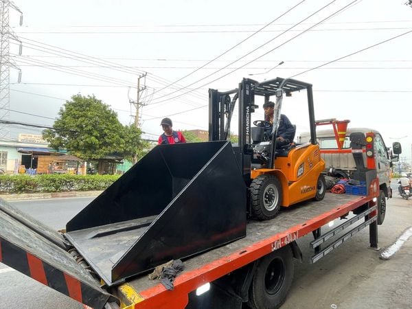 Bộ công tác gầu xúc lắp trên xe nâng