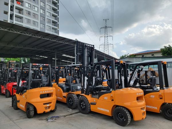 Xe Nâng Dầu 3 Tấn Động Cơ Mitsubishi S4S Hangcha CPCD30-XRW55F Mới 100%