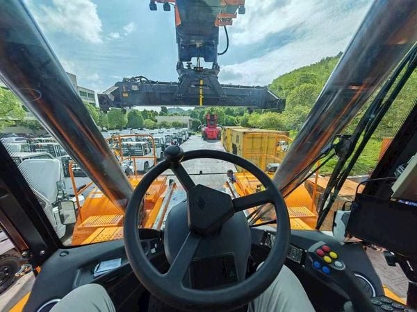 Xe Nâng Điện Lithium Gắp Cont 45 Tấn Hangcha - Mạnh Mẽ, Bảo Hành 6 Năm Cực Bền Bỉ