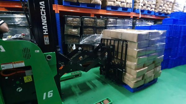 Xe Nâng Điện Lithium Reach Truck Double Deep 1.6 Tấn Đứng Lái Hangcha Xịn
