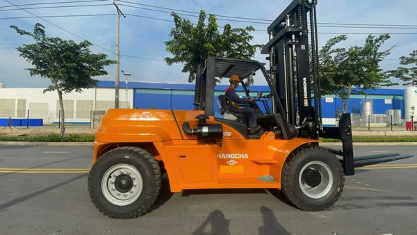 xe nâng 12 tấn dầu