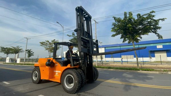 xe nâng dầu 12 tấn bền