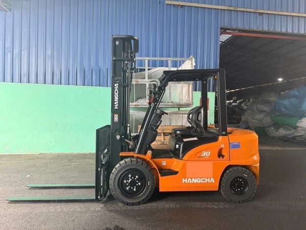 xe nâng dầu 3 tấn bền