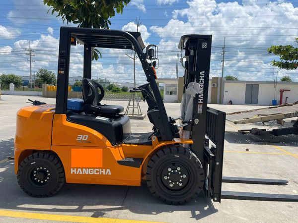 xe nâng dầu 3 tấn giá tốt