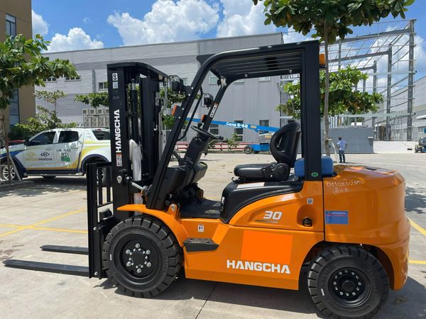 xe nâng dầu 3 tấn tốt