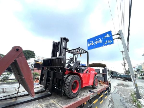xe nâng dầu 7 tấn cao cấp
