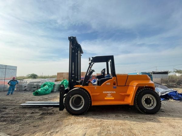 xe nâng dầu hangcha 12 tấn