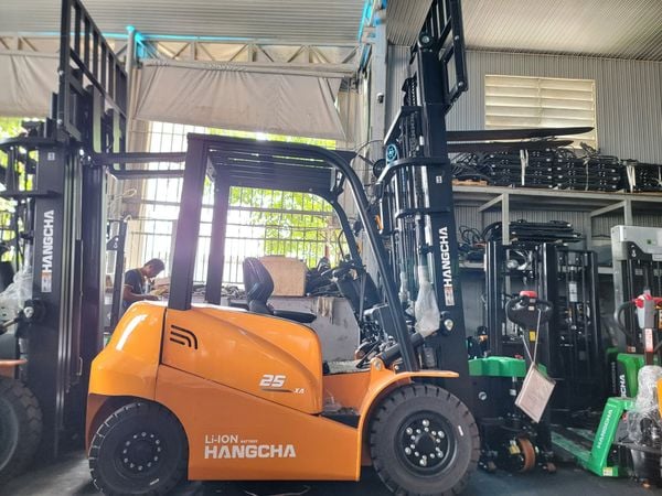 xe nâng điện 2.5 tấn XA