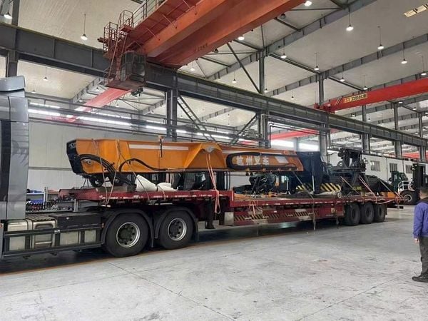 Xe Nâng Điện Lithium Gắp Cont 45 Tấn Hangcha - Mạnh Mẽ, Bảo Hành 6 Năm