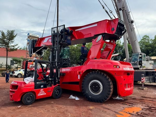 Xe Nâng Gắp Cont 45 Tấn Giá Rẻ