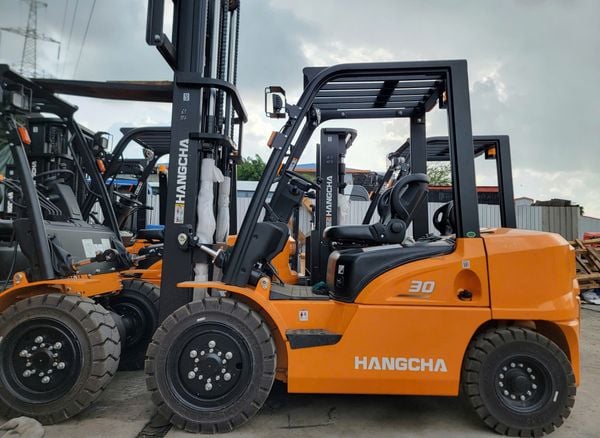 Xe nâng máy diesel 3 tấn