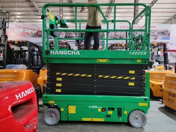 xe nâng người cắt kéo điện tự hành 14 mét giá rẻ