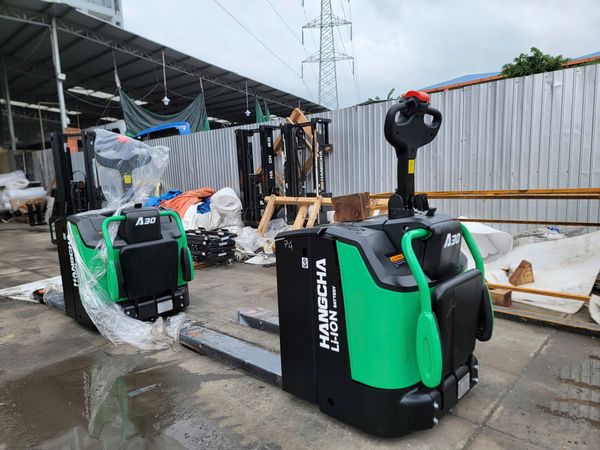 Xe nâng tay điện thấp hangcha đẳng cấp