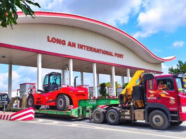 Xe nâng dầu 32 tấn