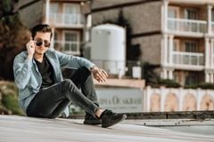7 Cách Phối Áo Sơ Mi Khoác Ngoài Nam Chuẩn Xu Hướng Thu Đông