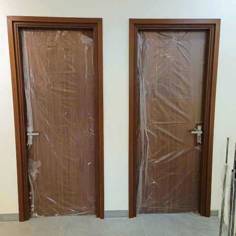 Hướng dẫn chi tiết thi công lắp đặt cửa gỗ nhựa composite