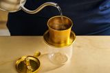 Văn Hóa Cà Phê Phin Việt Nam: Bản Sắc Chinh Phục Thế Giới