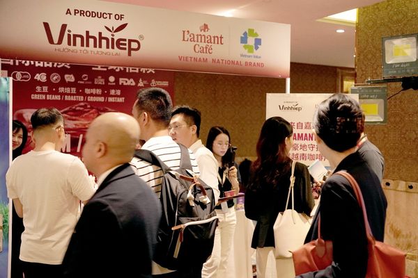 L'amant Café giới thiệu sản phẩm cà phê hòa tan tại diễn đàn