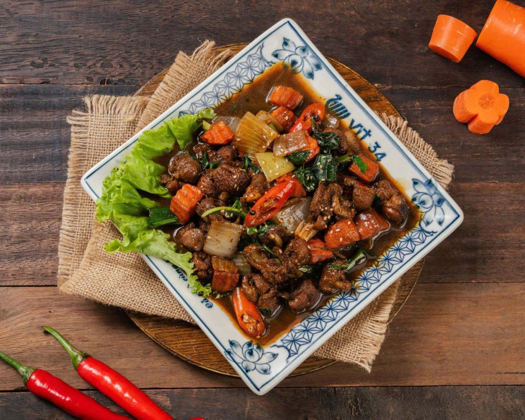 VỊT SỐT TIÊU ĐEN – ĐẬM ĐÀ HƯƠNG VỊ, KHÓ CƯỠNG TỪ MIẾNG ĐẦU TIÊN