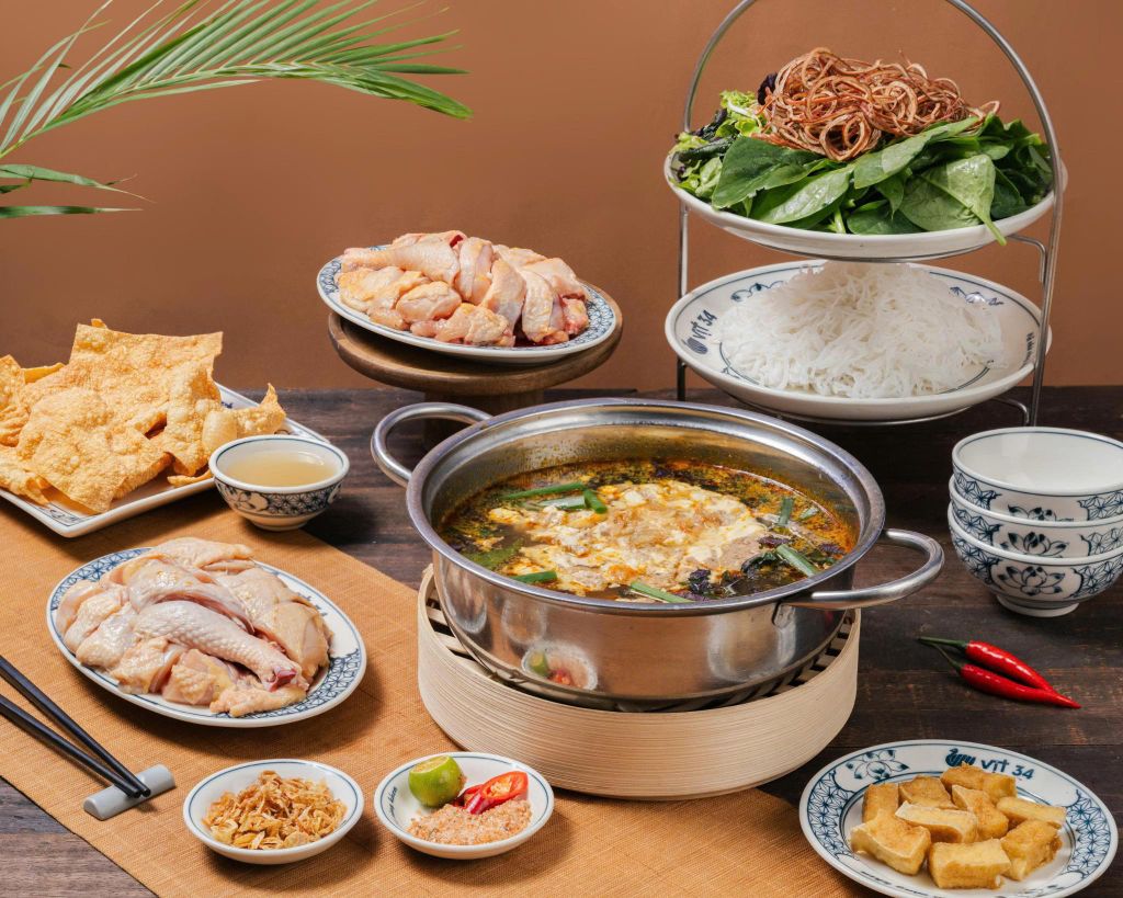 LẨU CUA CÁI GÀ MÁI – CÁI TÊN NGHE LẠ, HƯƠNG VỊ KHIẾN AI THỬ CŨNG NHỚ TẠI VỊT 34