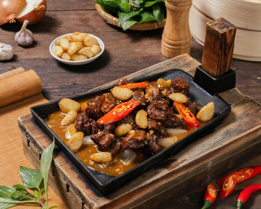 BÒ THIẾT BẢN GANG – MÓN ĂN NGHE THẤY ĐÃ THÈM TẠI VỊT 34