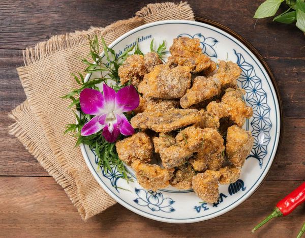 GÀ RANG MUỐI – MÓN NGON GIÒN THƠM KHÔNG THỂ THIẾU TRONG MỌI BỮA TIỆC