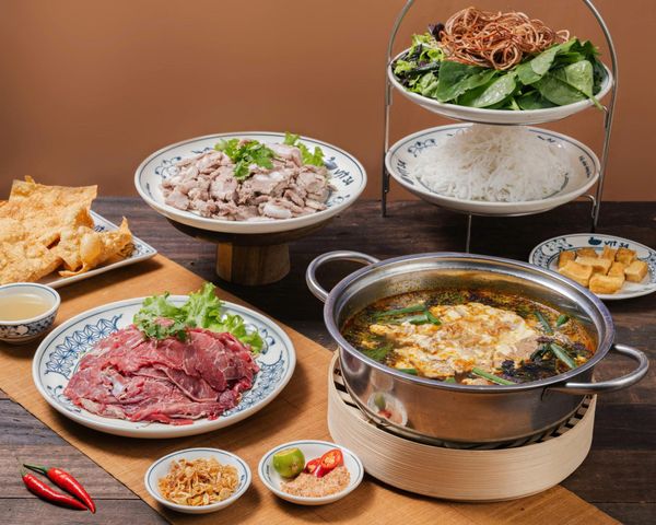 LẨU RIÊU CUA BẮP BÒ SƯỜN SỤN – NỒI LẨU ĐẬM ĐÀ CHINH PHỤC MỌI THỰC KHÁCH TẠI VỊT 34