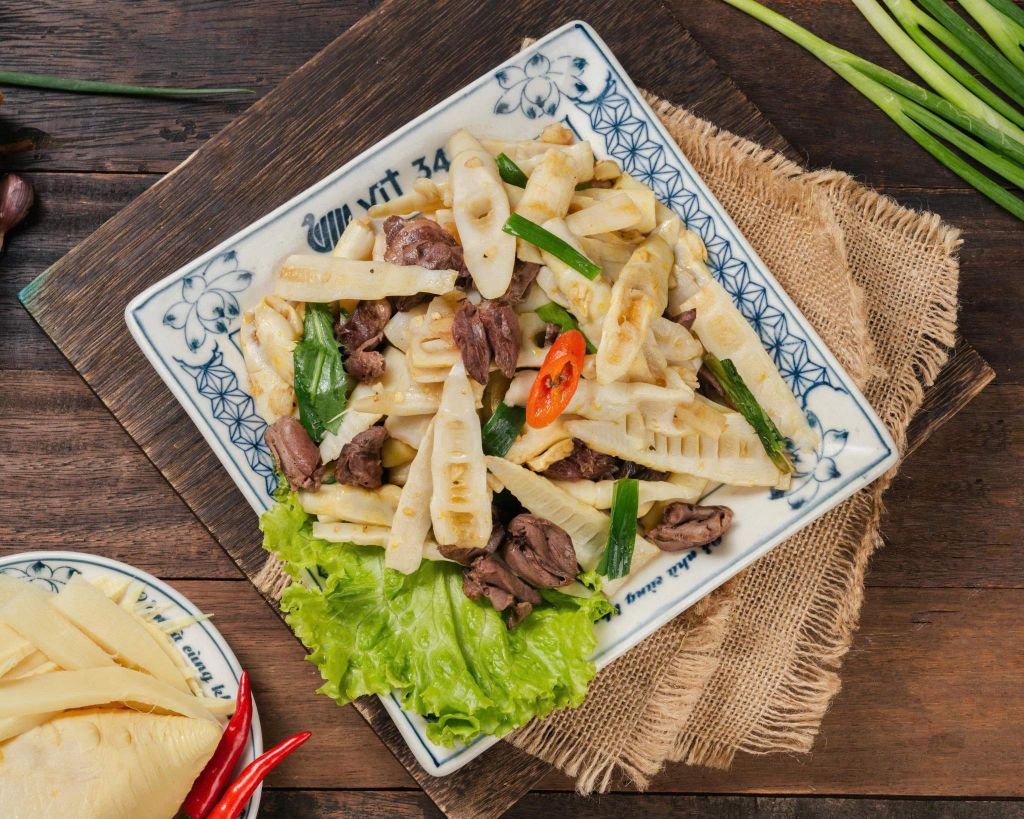 TIM VỊT XÀO MĂNG TRÚC – MÓN NGON GIÒN NGỌT ĐẬM ĐÀ TẠI VỊT 34