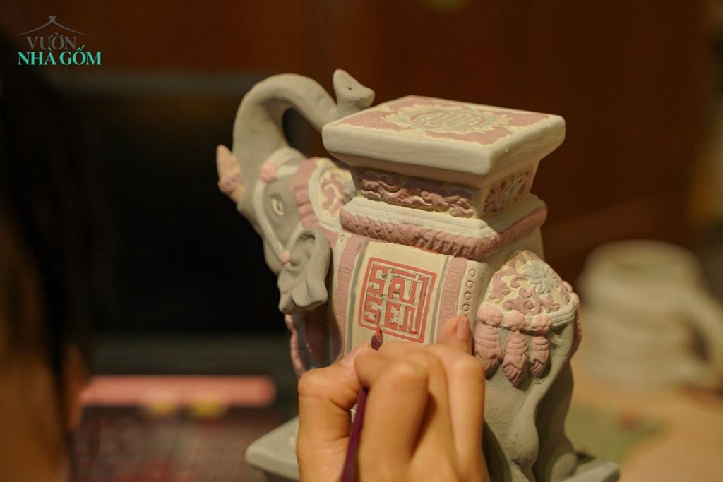 Dấu ấn riêng trên lớp men gốm