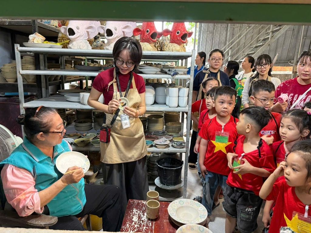 “Nguyên liệu nào quan trọng nhất để tạo ra gốm vậy ta?”