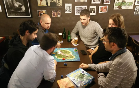 Top Board Game Cho Nhóm Đông Vui Nhất: Cười Xuyên Lục Địa