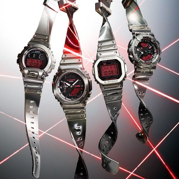 FINE METALLIC G-SHOCK: Viền Thép & LCD Đỏ Ấn Tượng