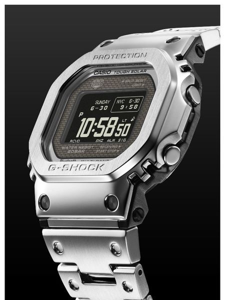 Casio ra mắt G-SHOCK full kim loại GMW-BZ5000