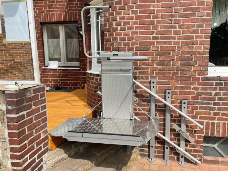 Thang máy cho người khuyết tật: Giải pháp công nghệ mang đậm giá trị nhân văn