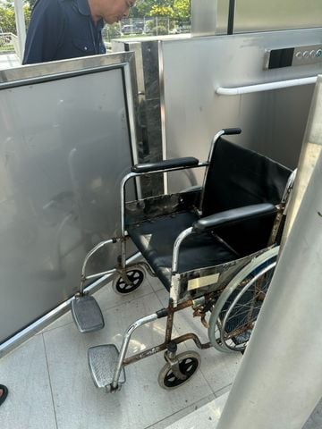 Thang nâng cho người khuyết tật: Giải pháp di chuyển nhân văn và hiện đại